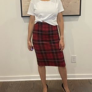 Top shot pencil skit. Nice fit. Beautiful colors.